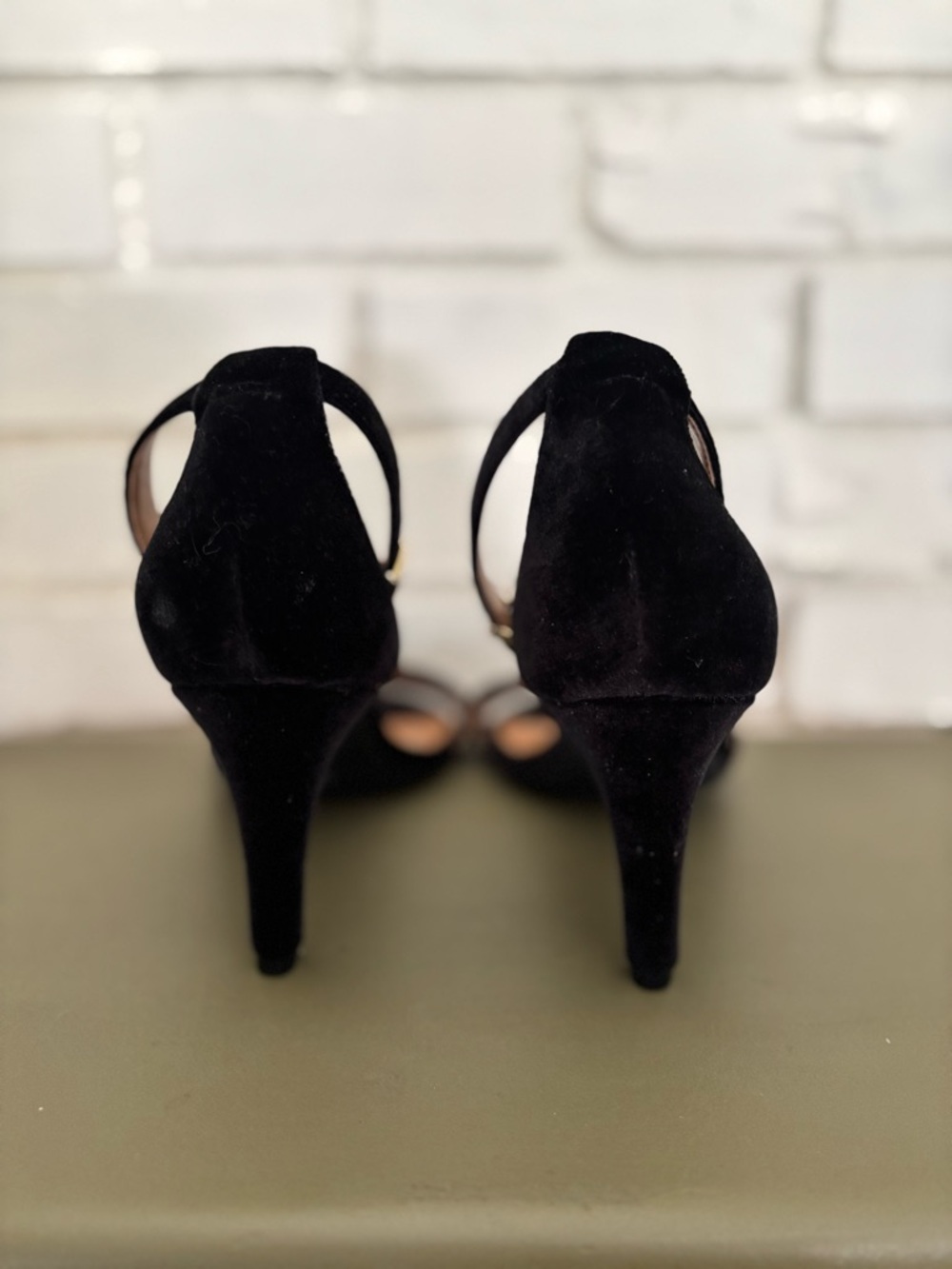 Aerosoles Black Velvet Ankle Strap Heels Size 9 Minimalist Chic Capsule EUC - Picture 4 of 6